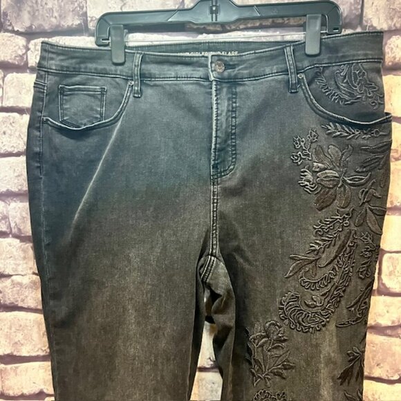 Chico's So Slimming Black Girlfriend Flare Style Jeans Size 16 - Picture 2 of 9